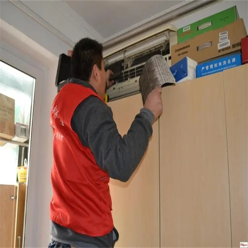 深圳罗湖洪湖商业楼空调内机滴水修理